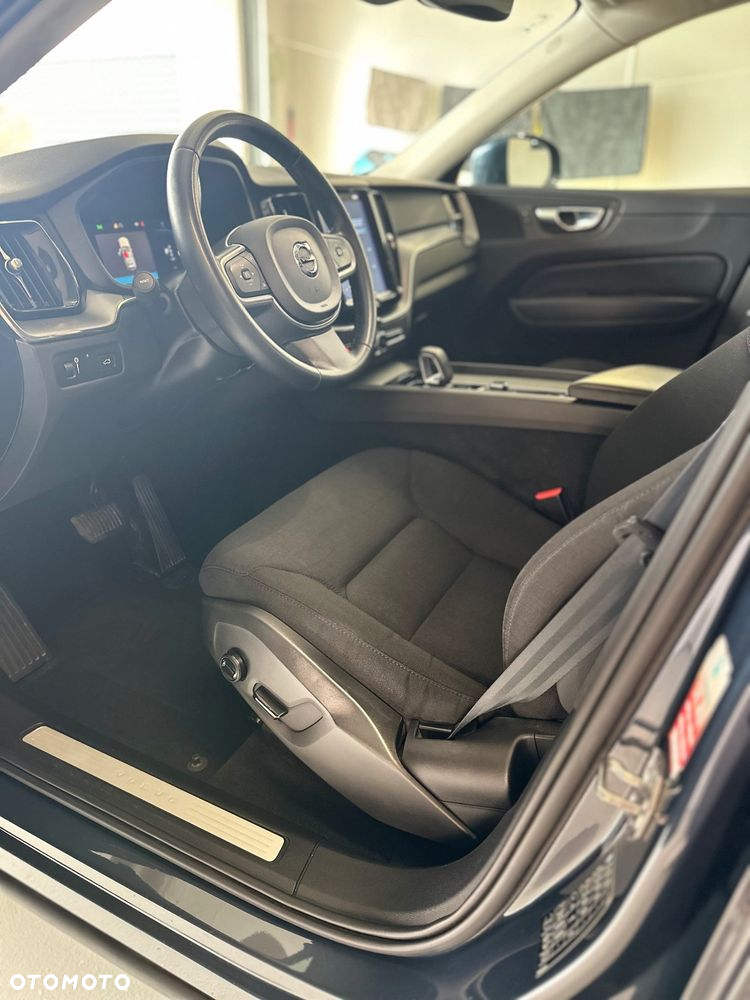 Volvo XC 60 B4 D Geartronic Momentum Pro - 28