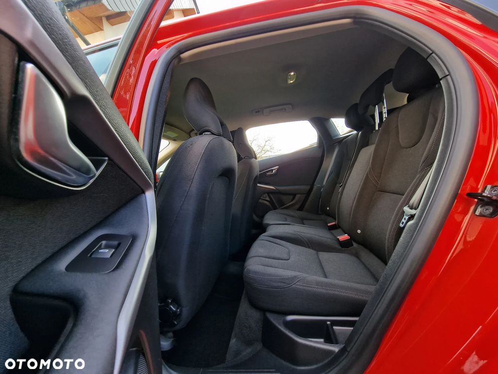 Volvo V40 D2 R-Design - 7