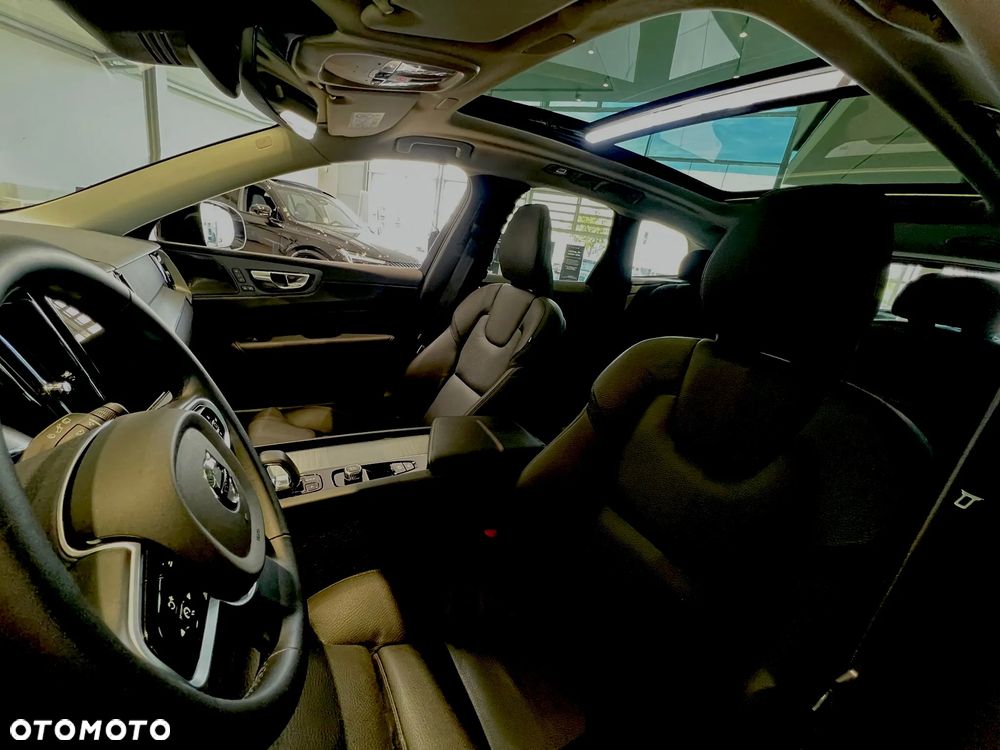 Volvo XC 60 B5 B AWD Plus Dark - 17