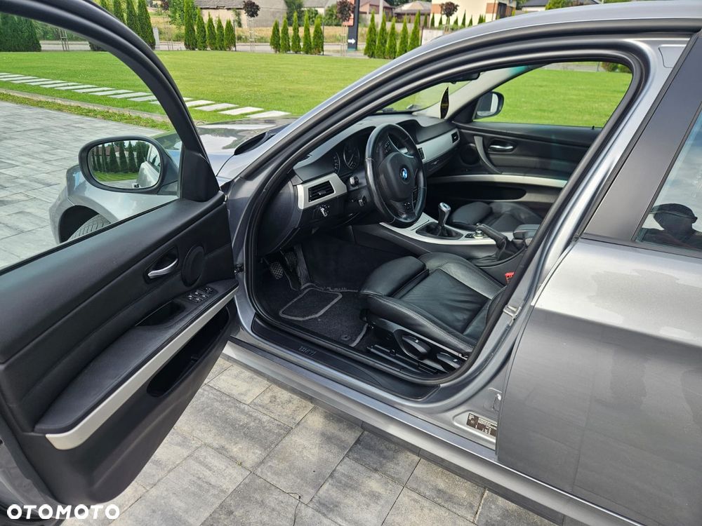 BMW Seria 3 320d Efficient Dynamics Sport Line EU6 - 6