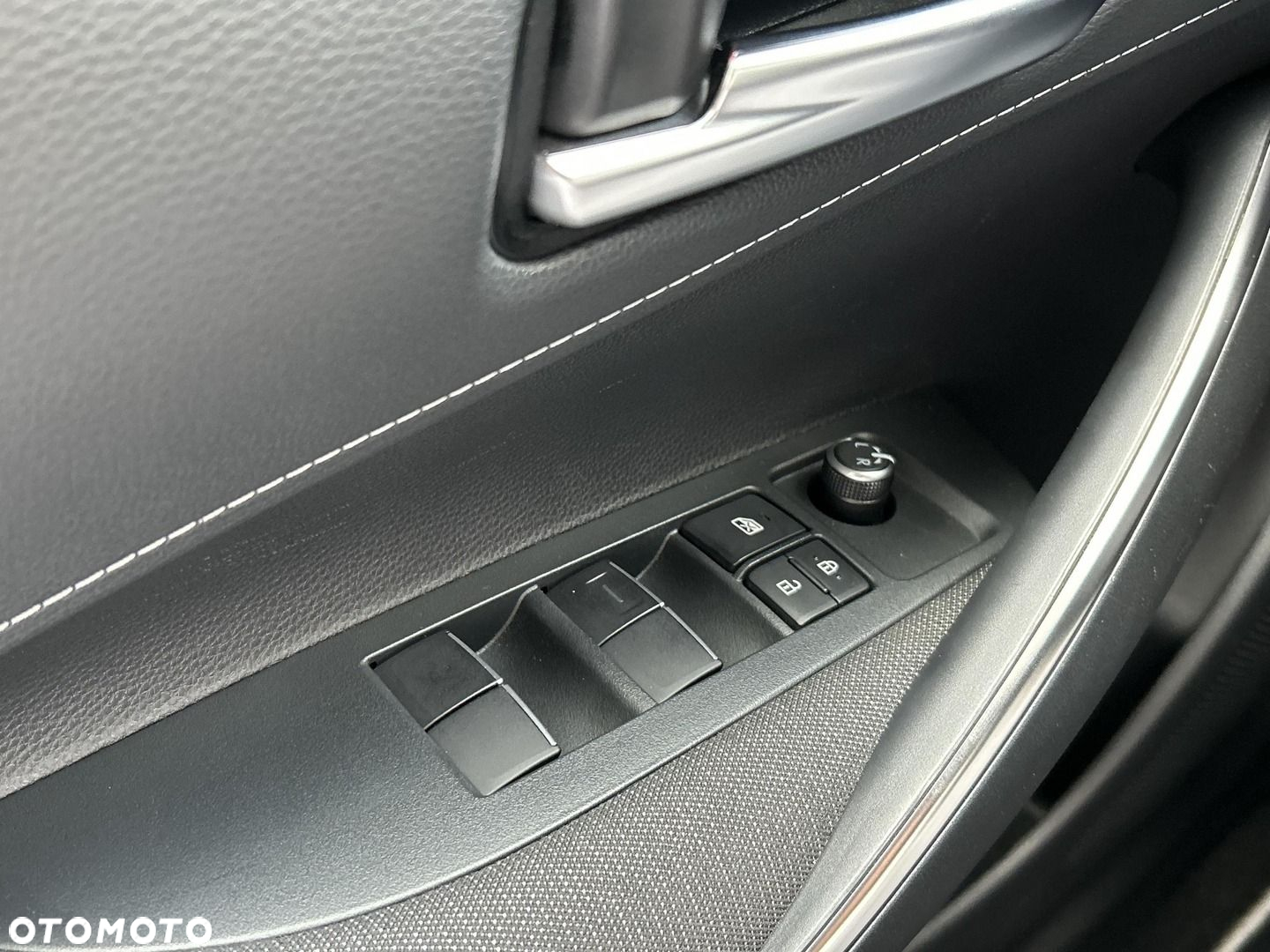 Toyota Corolla 1.8 Hybrid Comfort - 23