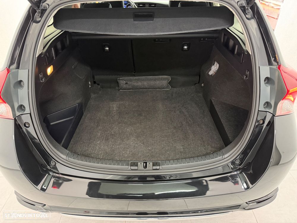 Toyota Auris Touring Sports 1.8 HSD Comfort+P.Sport - 31
