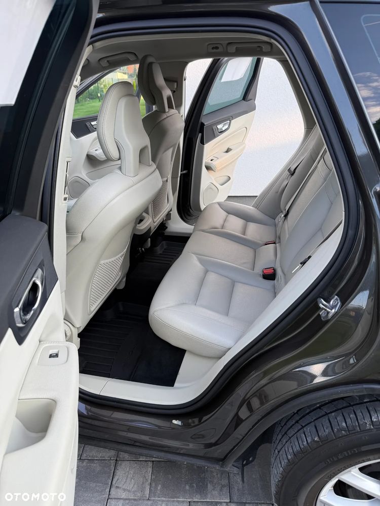 Volvo XC 60 D4 AWD Momentum - 28