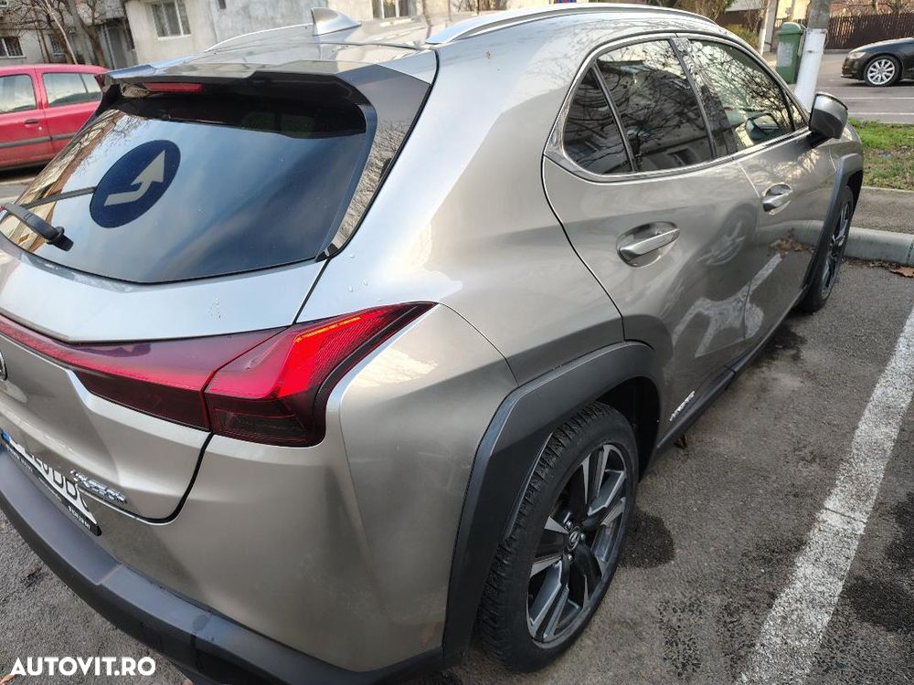 Lexus UX 250h Launch Edition - 3