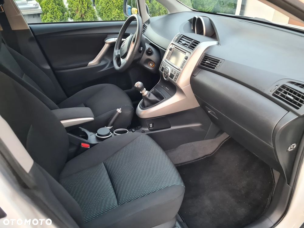 Toyota Verso 1.8 Premium EU5 - 16