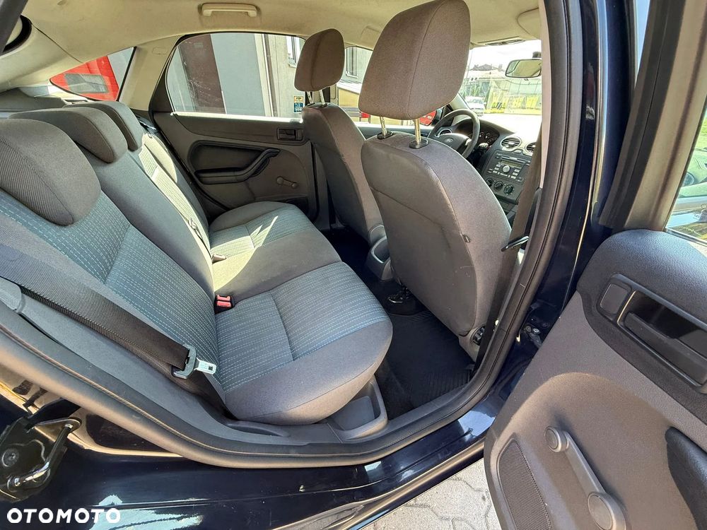 Ford Focus 1.4 Ambiente - 14