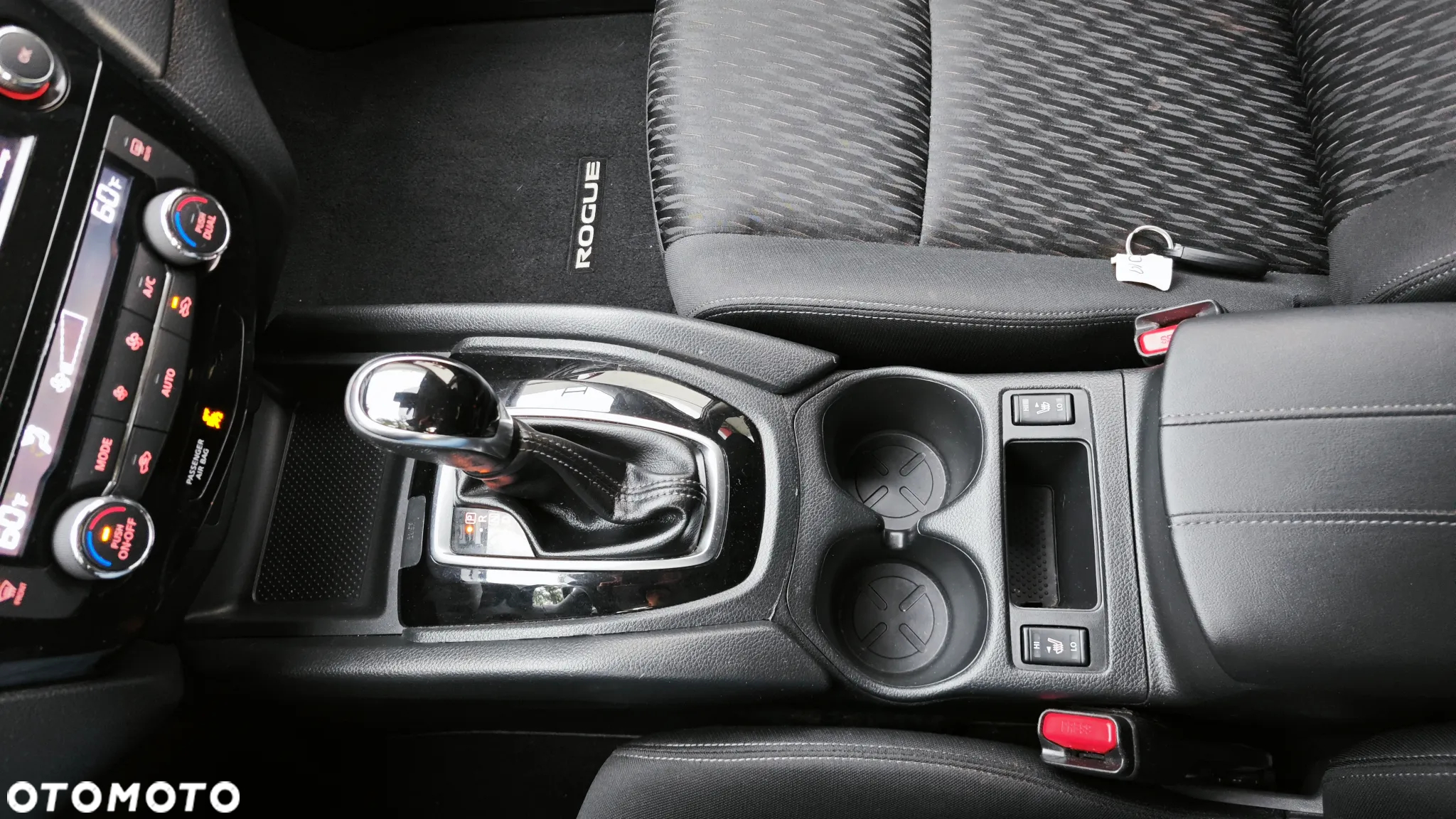 Nissan Rogue - 12