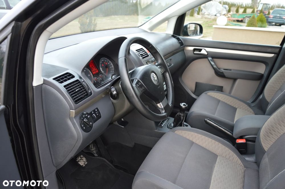 Volkswagen Touran 2.0 TDI DPF Cross - 32