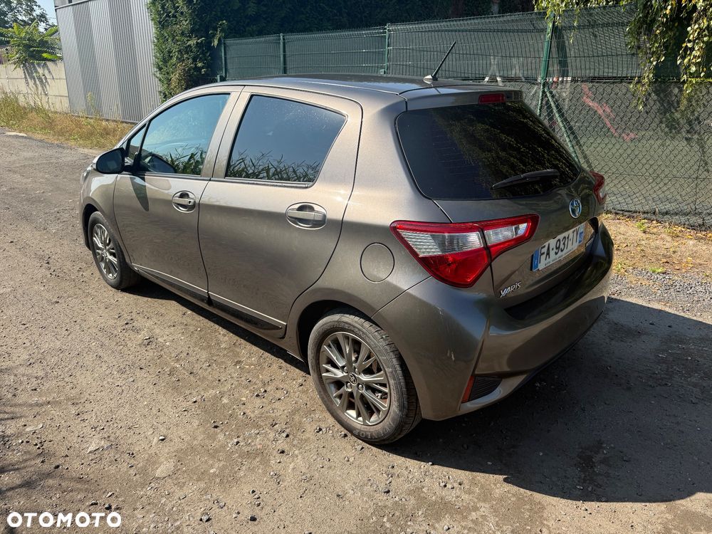 Toyota Yaris Hybrid 100 Premium - 6