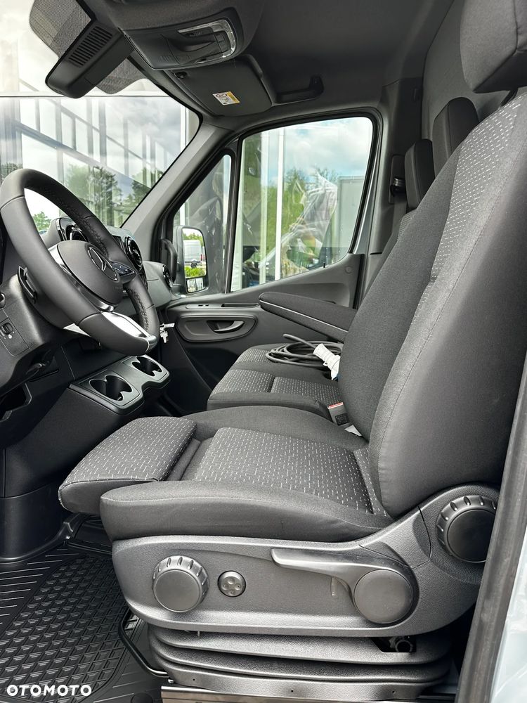 Mercedes-Benz Sprinter - 22