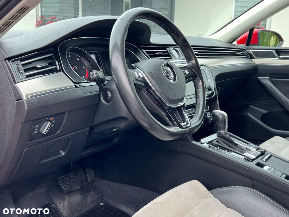 Volkswagen Passat Variant 2.0 TDI SCR DSG (BlueM Tech) Highline - 24