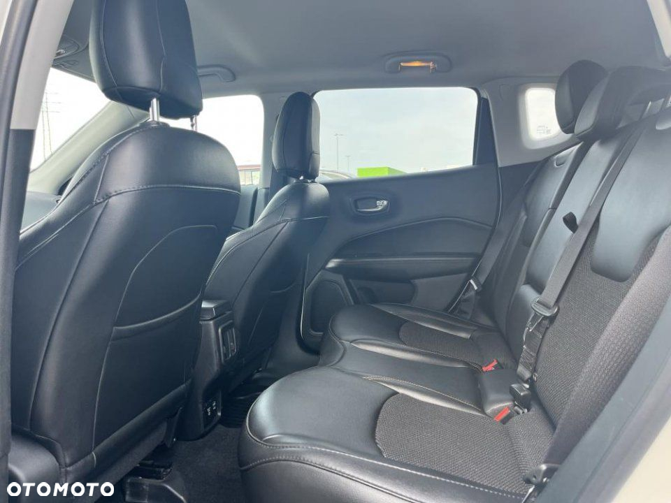 Jeep Compass - 12