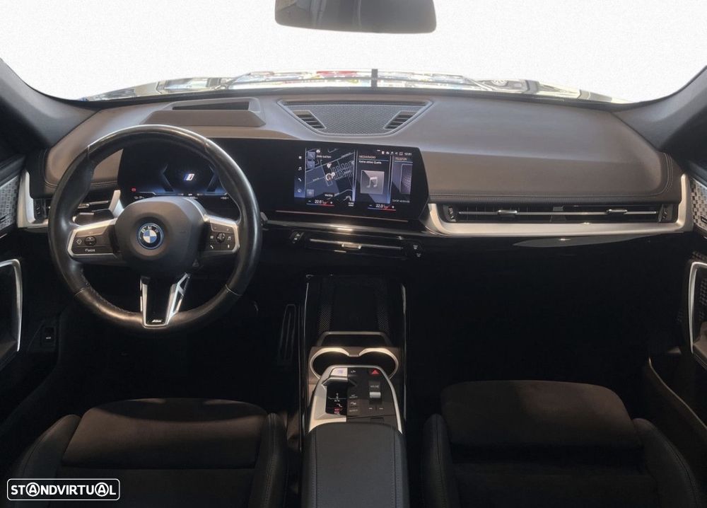 BMW iX1 xDrive30 M Sport Pack - 4