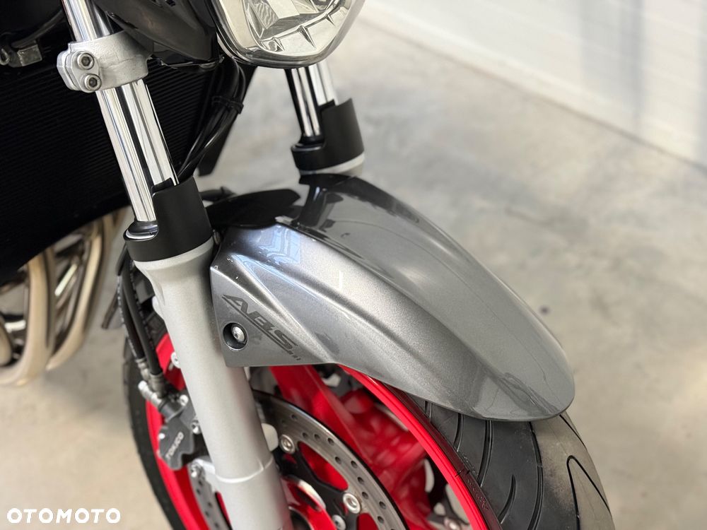 Suzuki GSR - 9