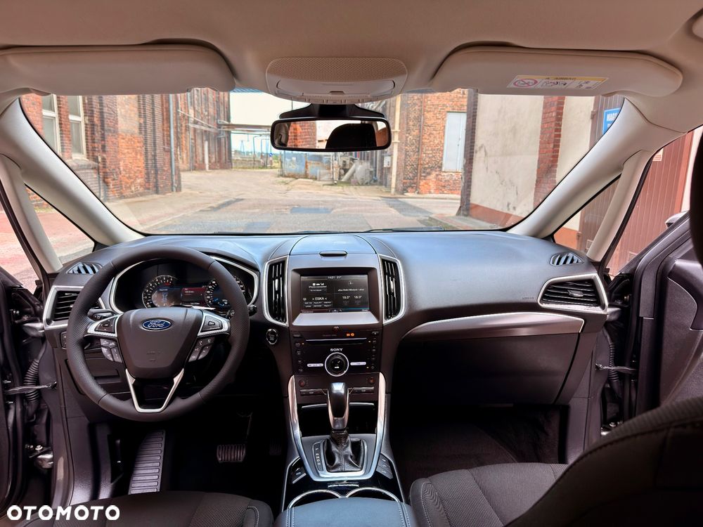Ford S-Max 2.0 TDCi 4WD Titanium PowerShift - 24