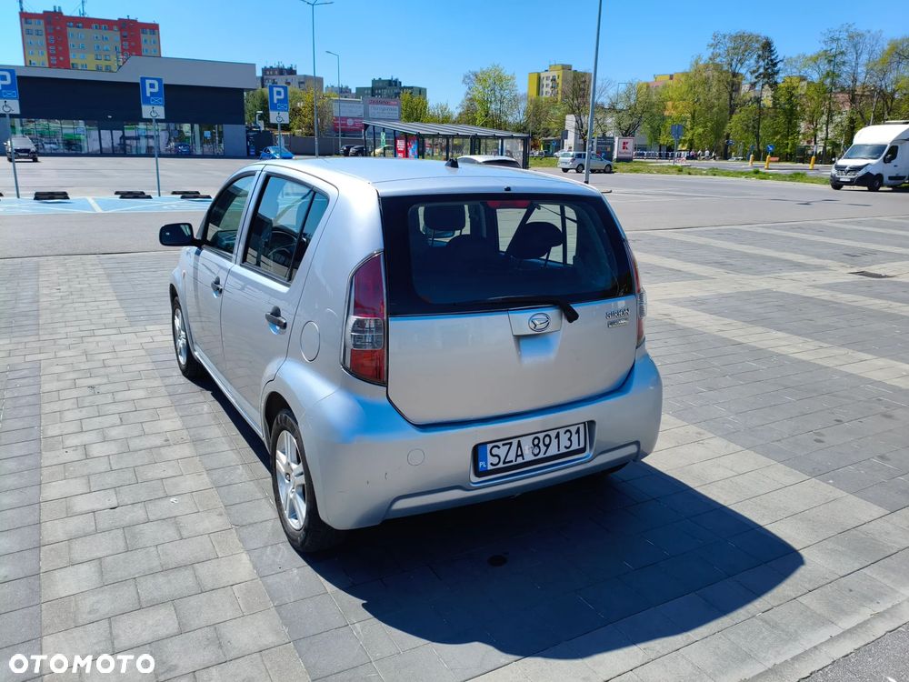 Daihatsu Sirion 1.0 - 7