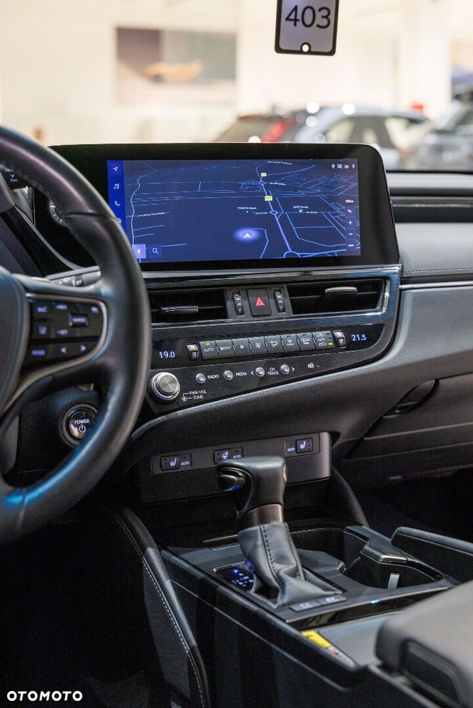 Lexus ES 300h F Sport Design - 35