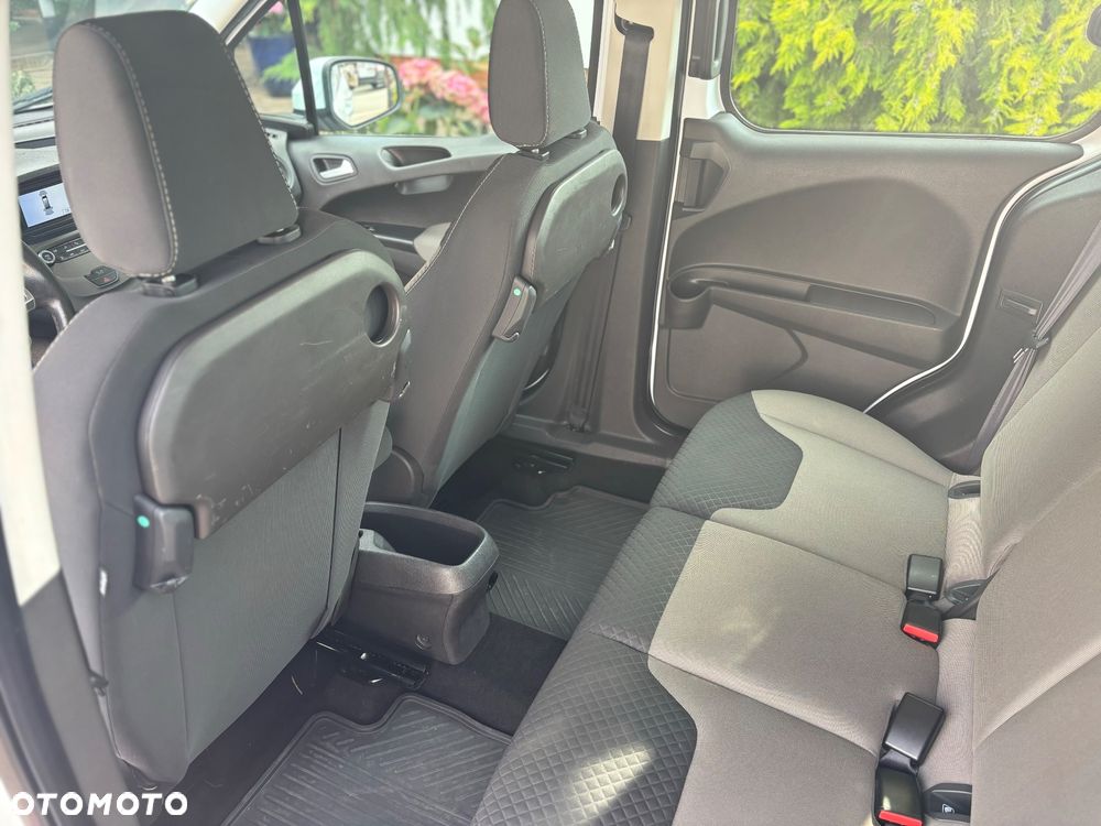 Ford Tourneo Courier - 13