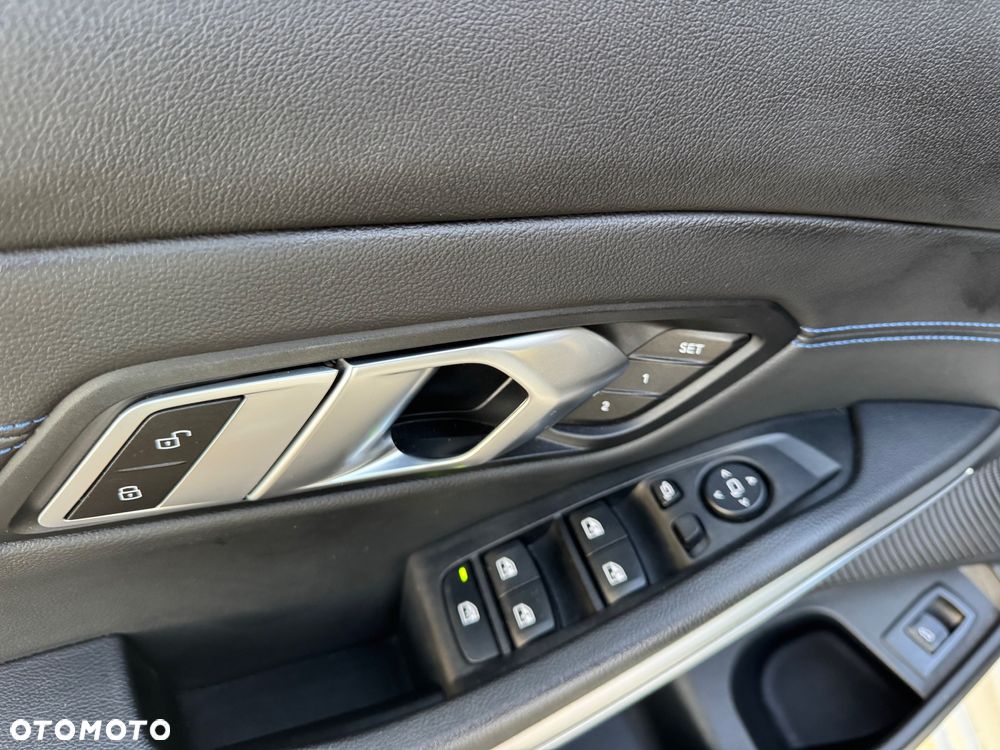 BMW Seria 3 318i M Sport sport - 26