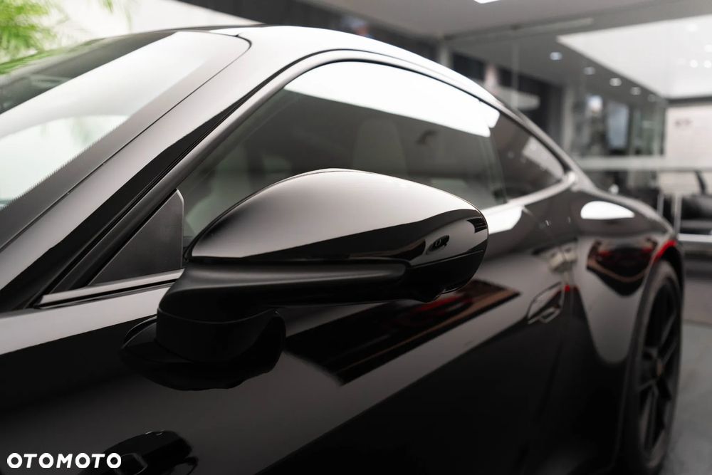 Porsche 911 Carrera 4 GTS - 24