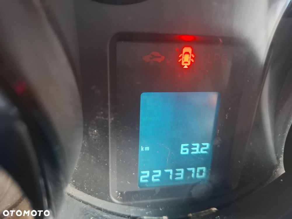 Chevrolet Cruze 1.6 LS - 8