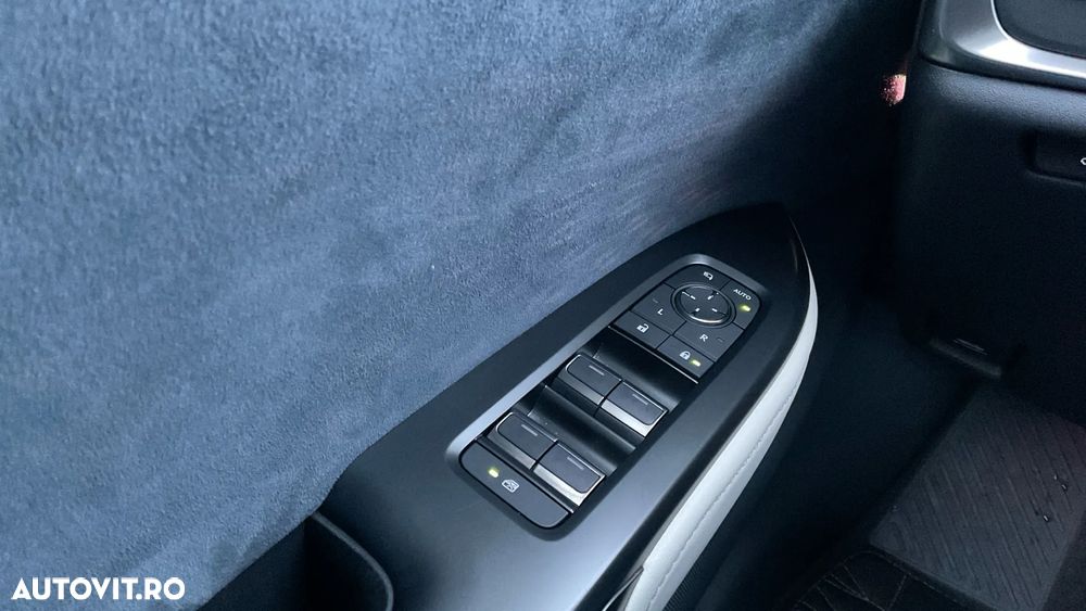 Lexus RZ 450e AWD Luxury - 30