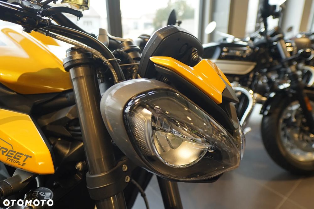 Triumph Street Triple - 8