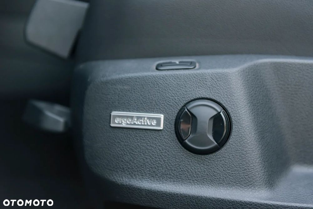 Volkswagen Golf - 24