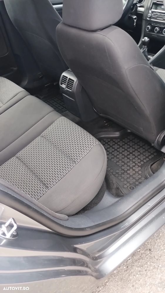 VOLKSWAGEN Golf 2011 — imagine 14