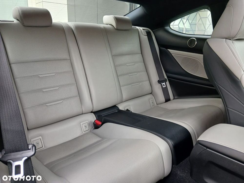 Lexus RC 200t / 300 F Sport - 27