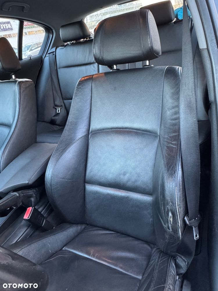 BMW Seria 1 120i - 23