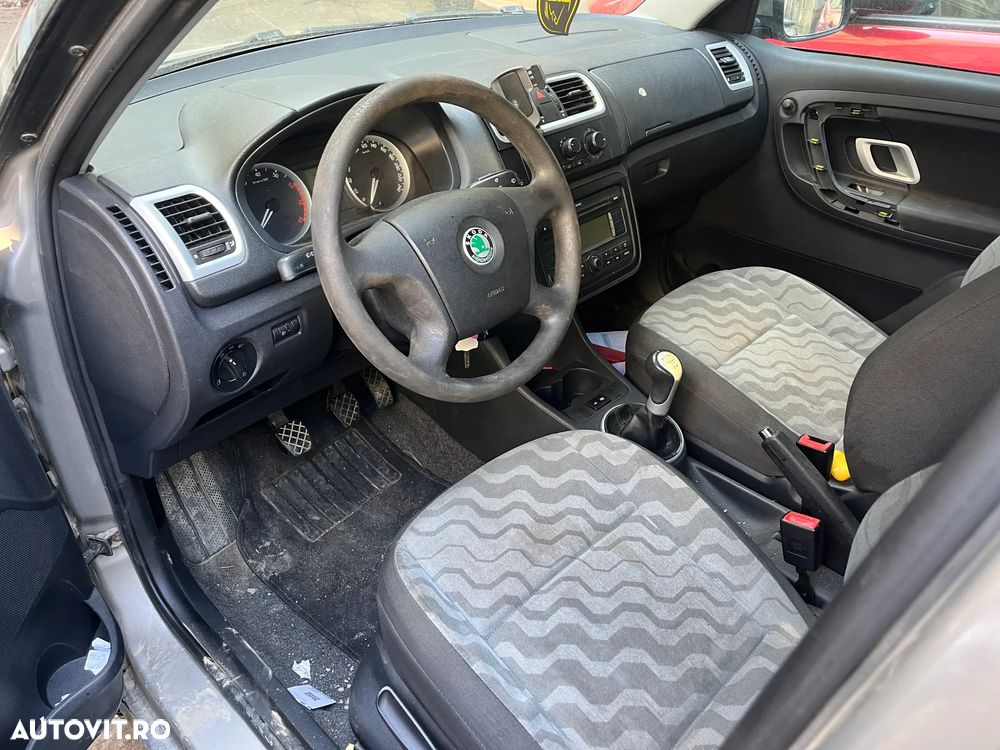 Dezmembrez Skoda Fabia 2 non facelift bej auriu 1,2 benzina 2009 - 6