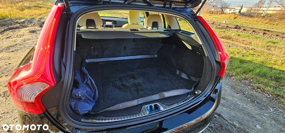 Volvo V60 T5 Drive-E Dynamic Edition (Momentum) - 13