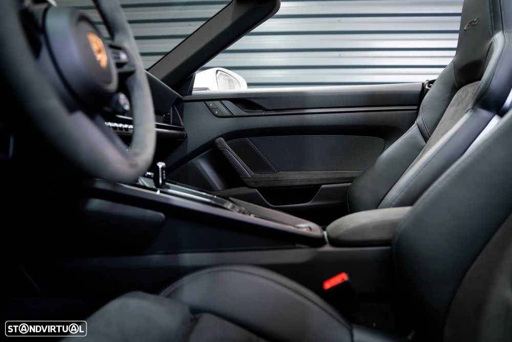 Porsche 911 (992) Carrera 4 GTS PDK - 35