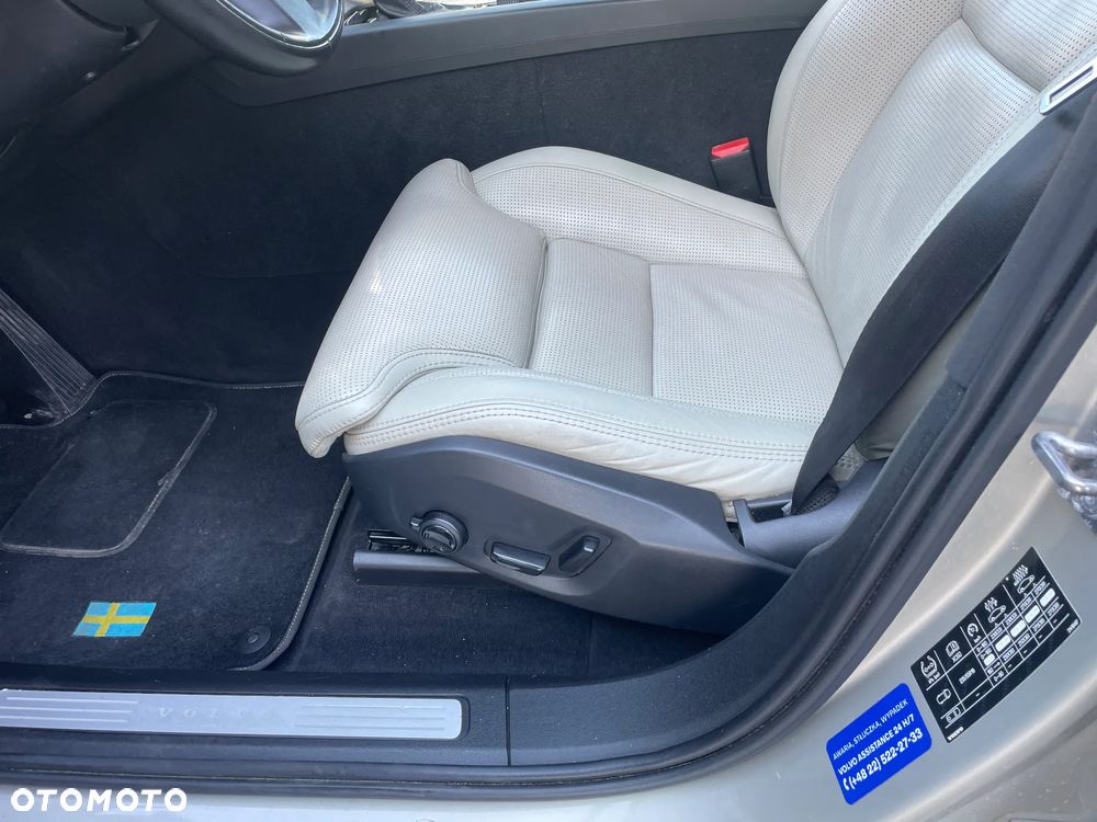 Volvo XC 60 D5 SCR AWD Momentum - 19