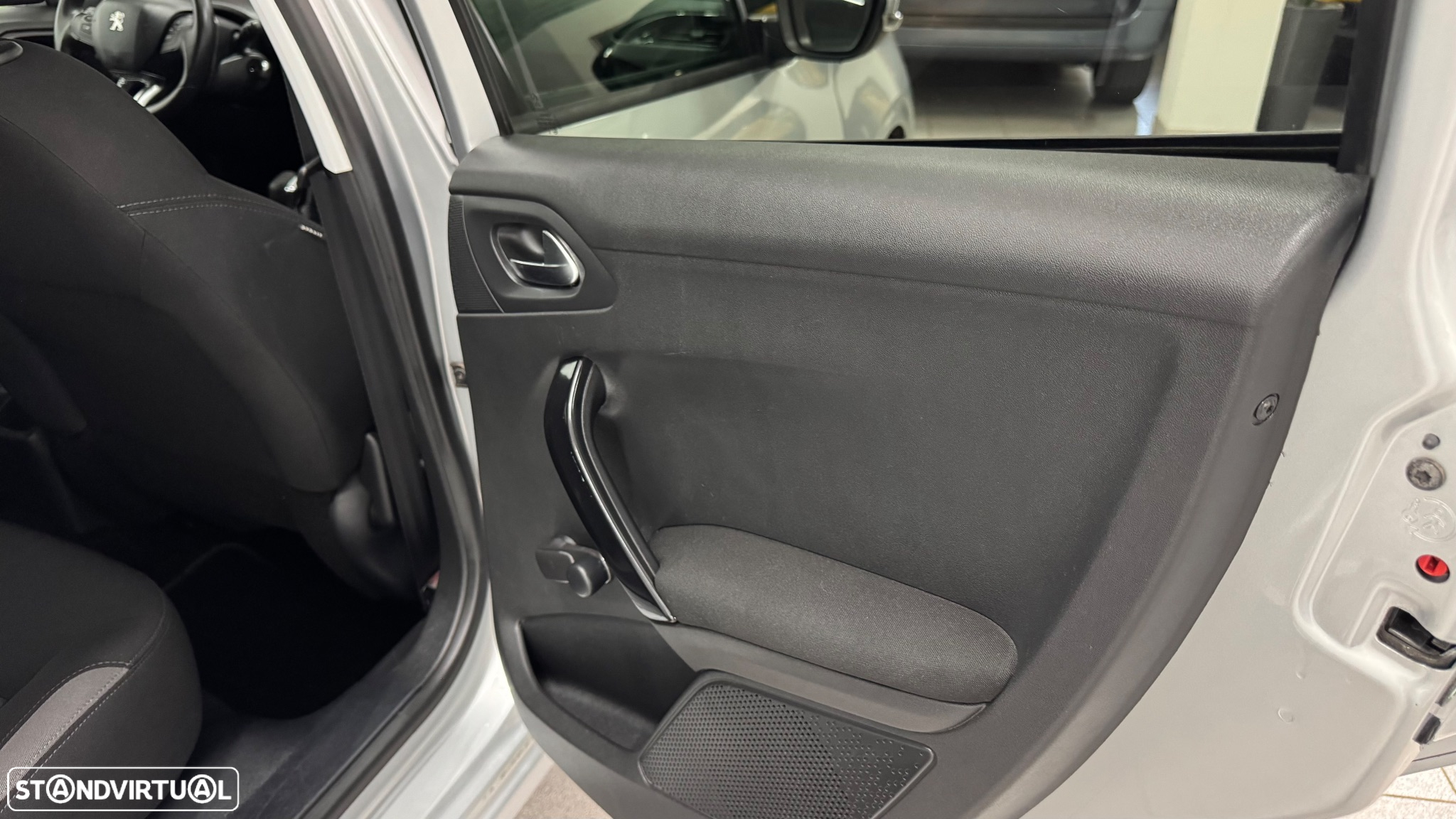 Peugeot 208 1.2 VTi Allure - 28
