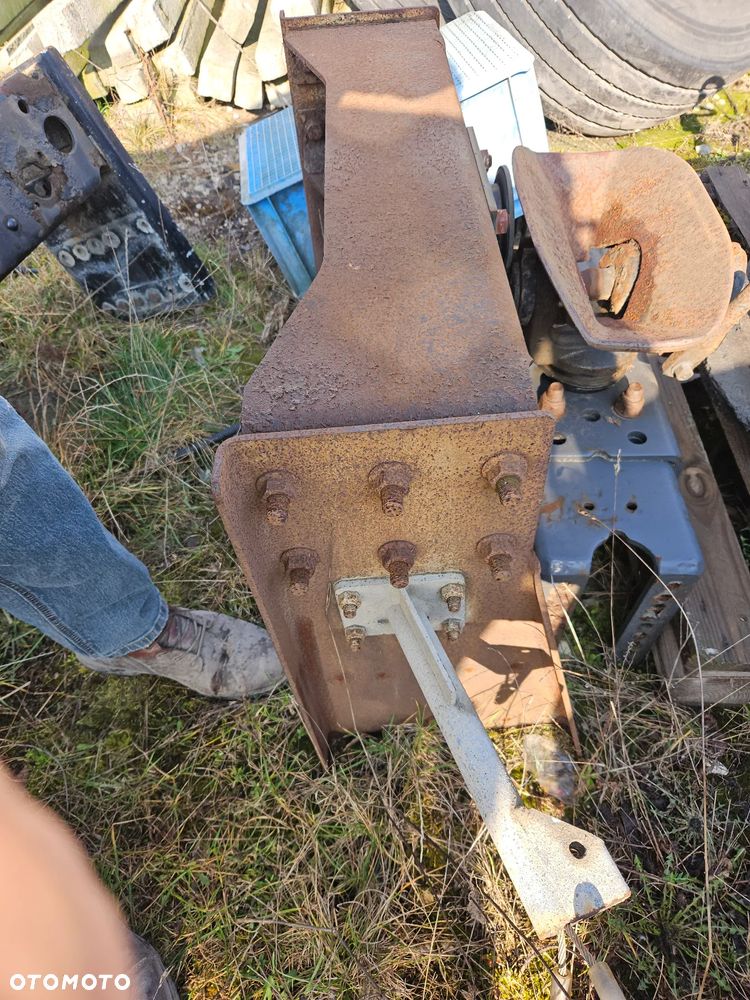 belka zaczepu dolnego tandem VOLVO - 8