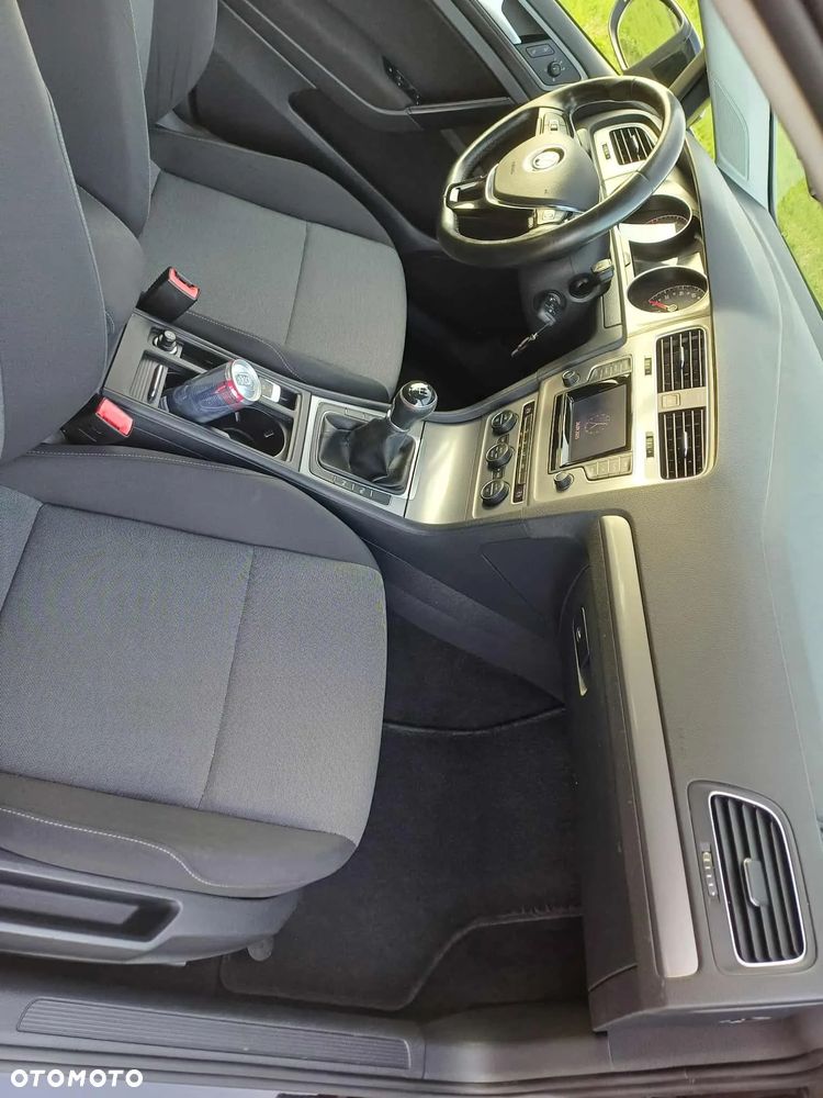 Volkswagen Golf - 6