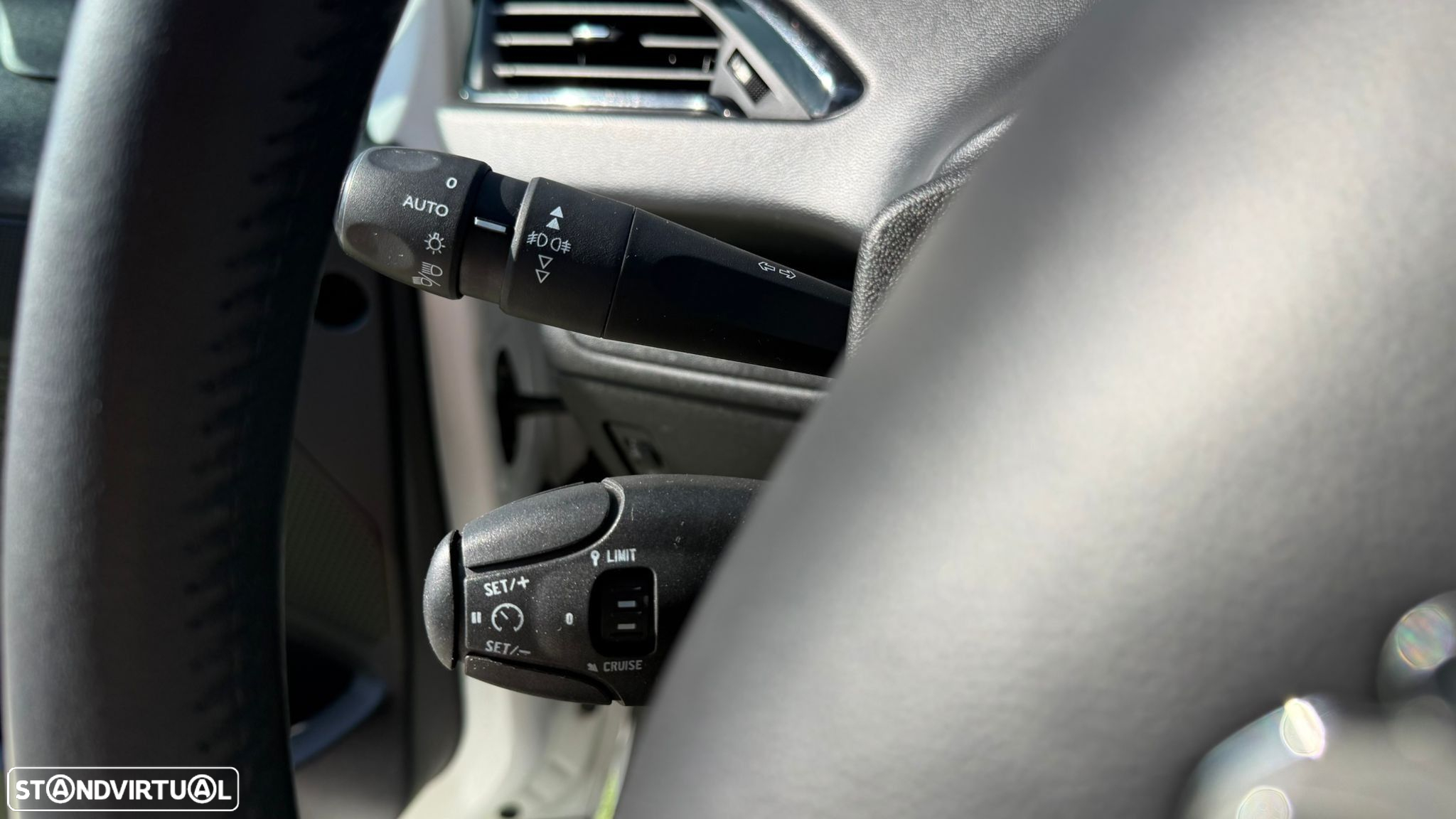 Peugeot 208 1.2 PureTech Signature - 24
