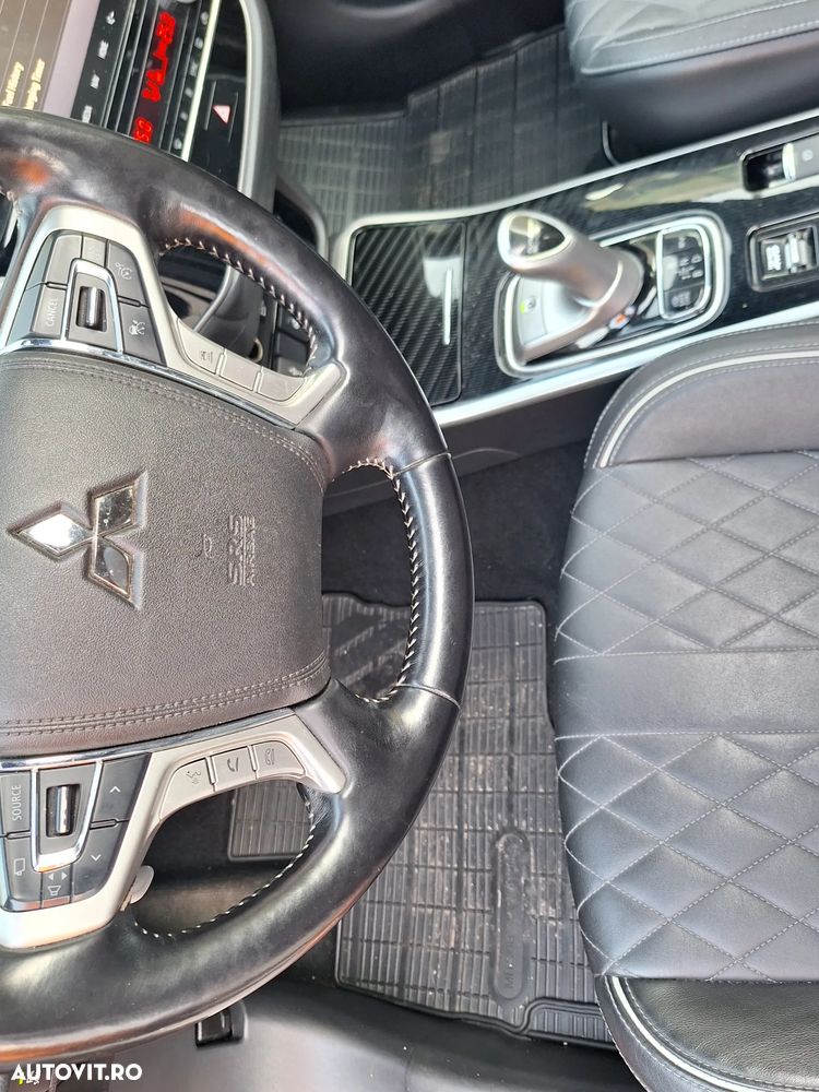 Mitsubishi Outlander 2.4 4WD - 35