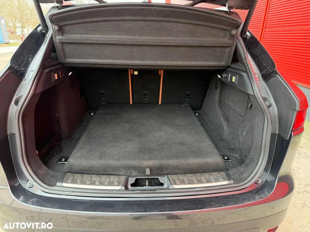 Jaguar F-Pace 25d AWD Aut. Portfolio - 13