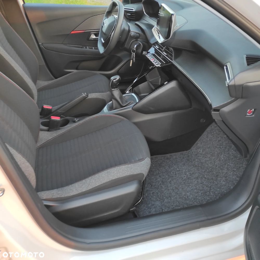 Peugeot 208 - 13