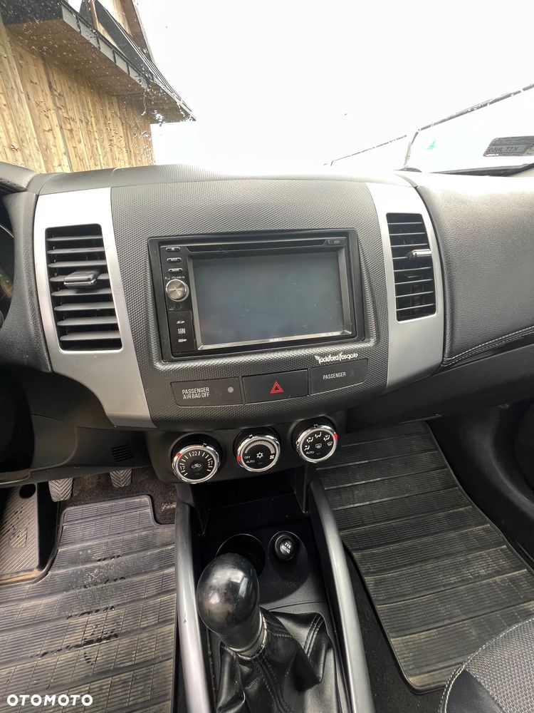 Mitsubishi Outlander - 8
