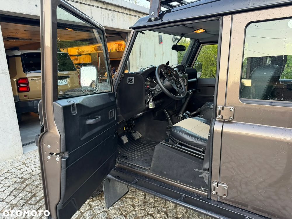 Land Rover Defender 2.4 TD4 E - 9