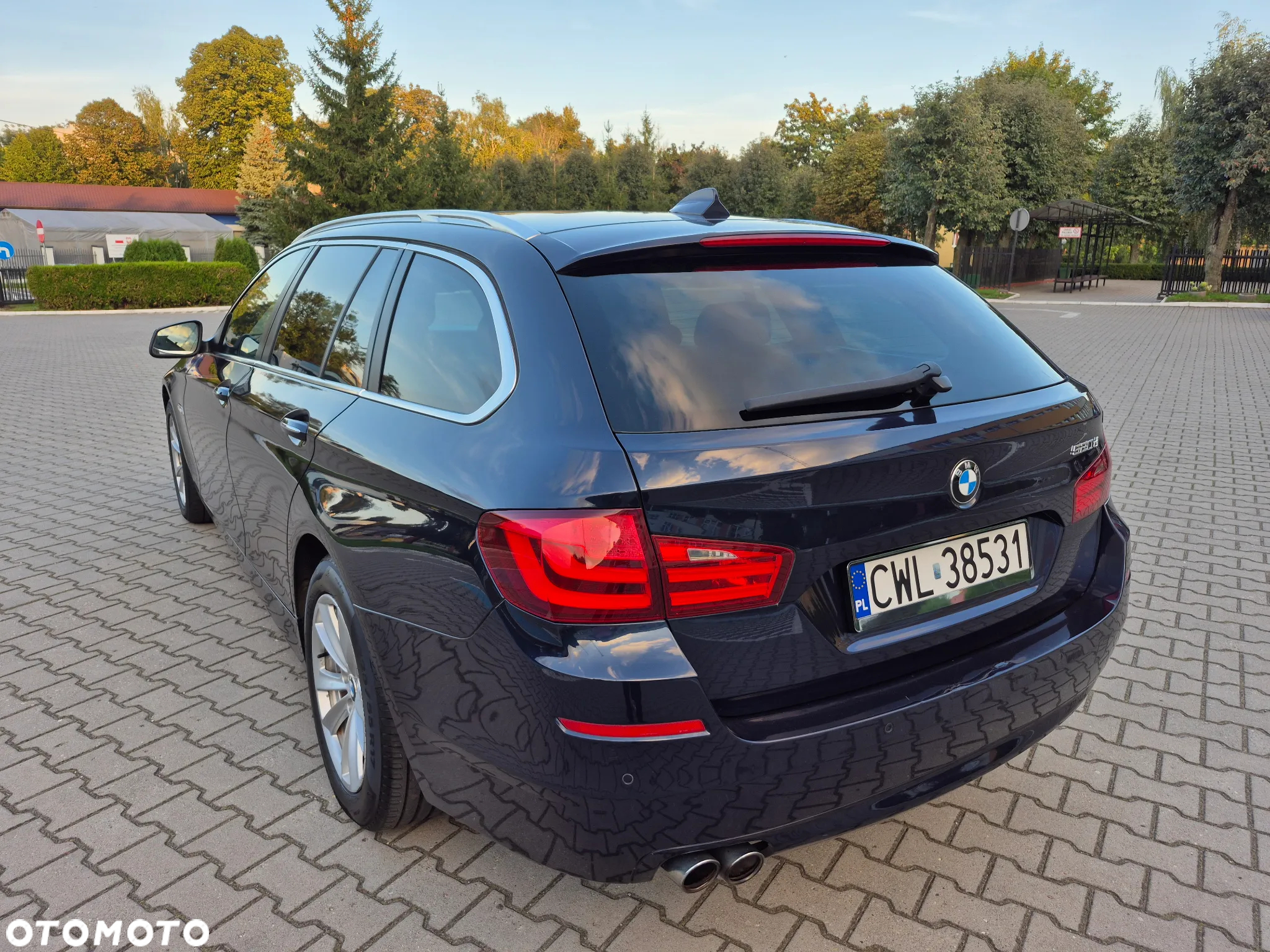 BMW Seria 5 520d Touring - 10