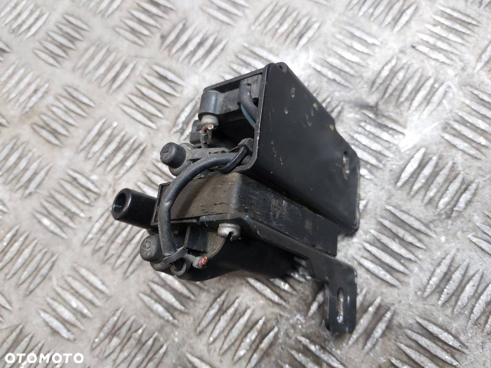 CEWKA ZAPŁONOWA AUDI 80 B4 2.0 8V 8A0905105 - 2