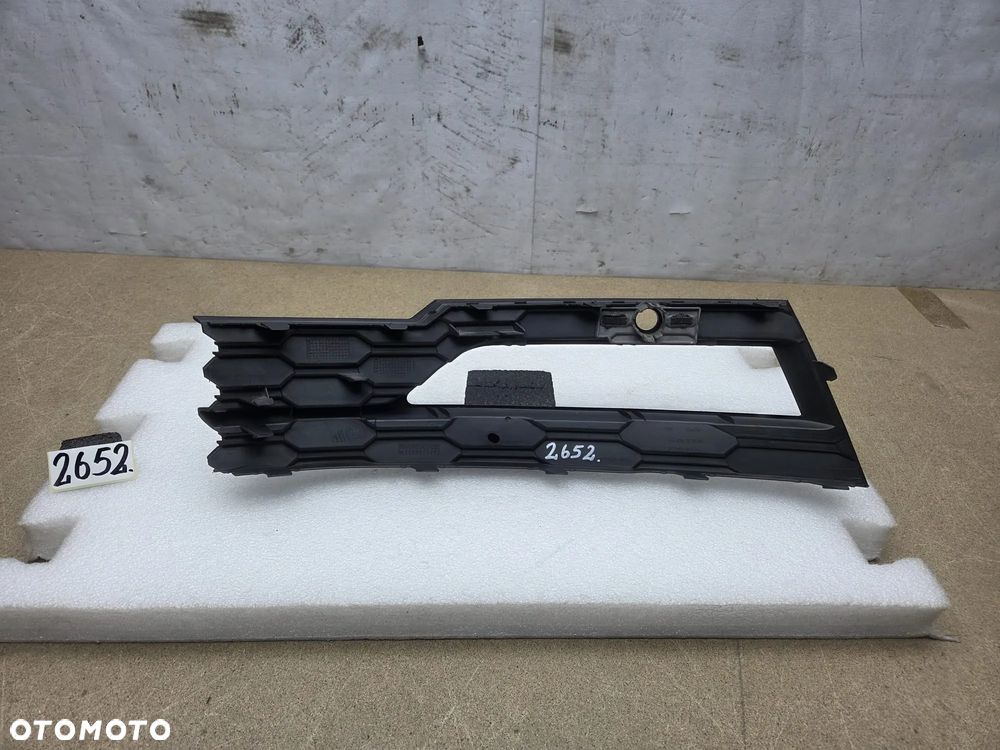 Skoda Octavia IV 4 od 20r 5E3807682A kratka zderzaka halogenu prawa - 2