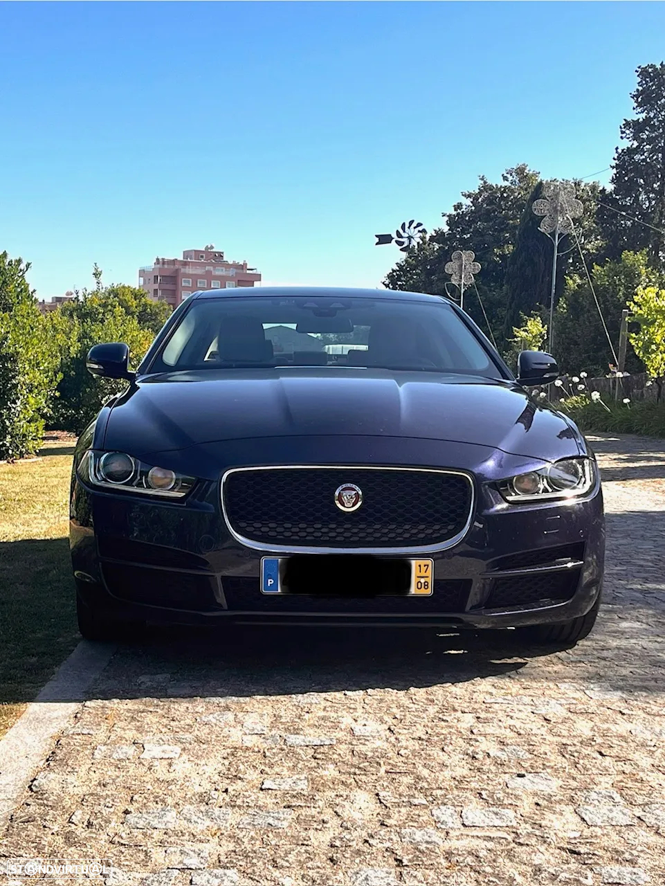 Jaguar XE 2.0 D Prestige - 4