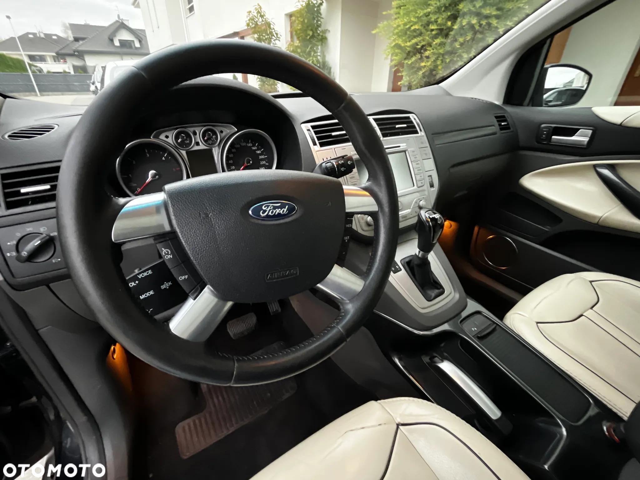 Ford Kuga 2.0 TDCi Individual MPS6 - 12