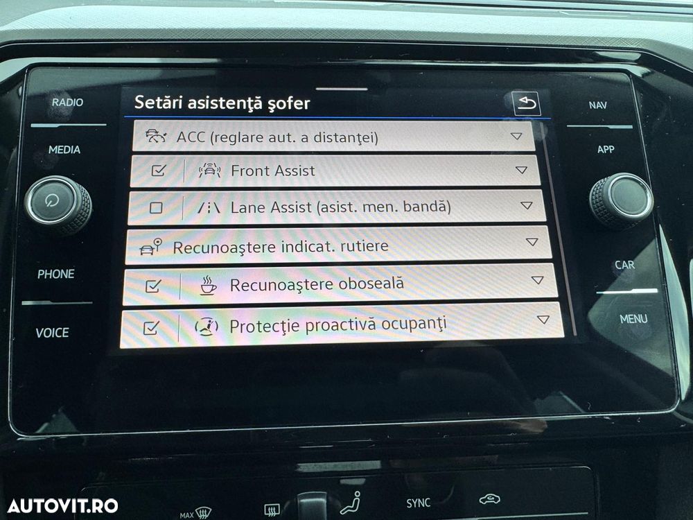 Volkswagen Passat 2.0 TDI SCR DSG Business - 27